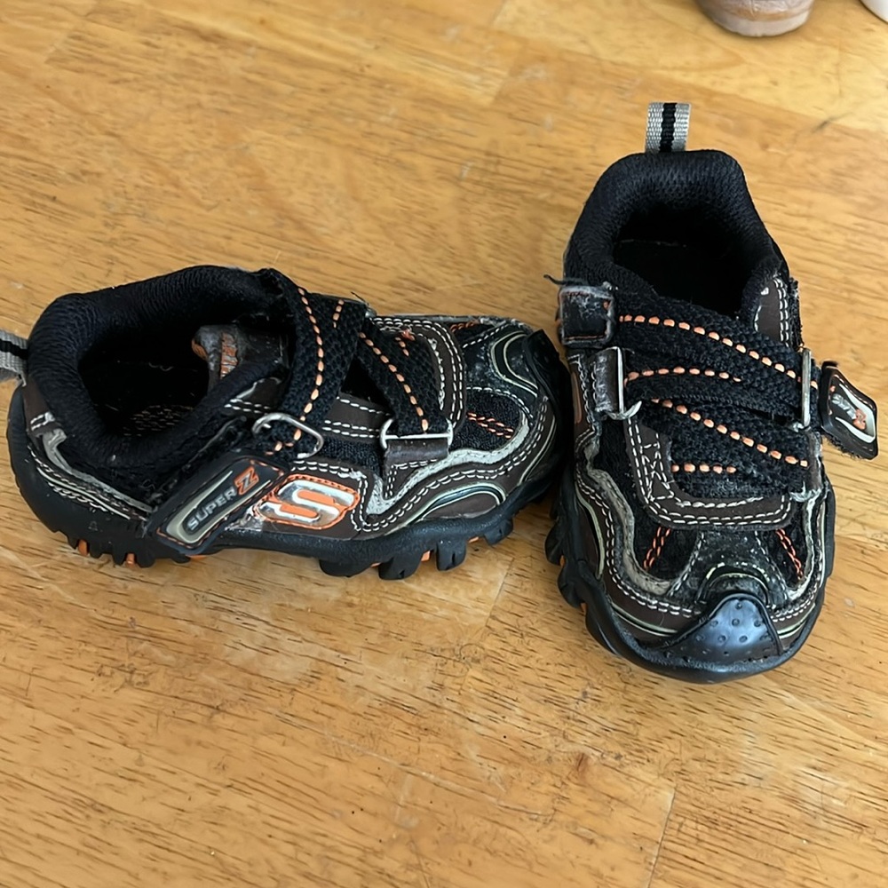 Skechers toddler tennis shoes size 4